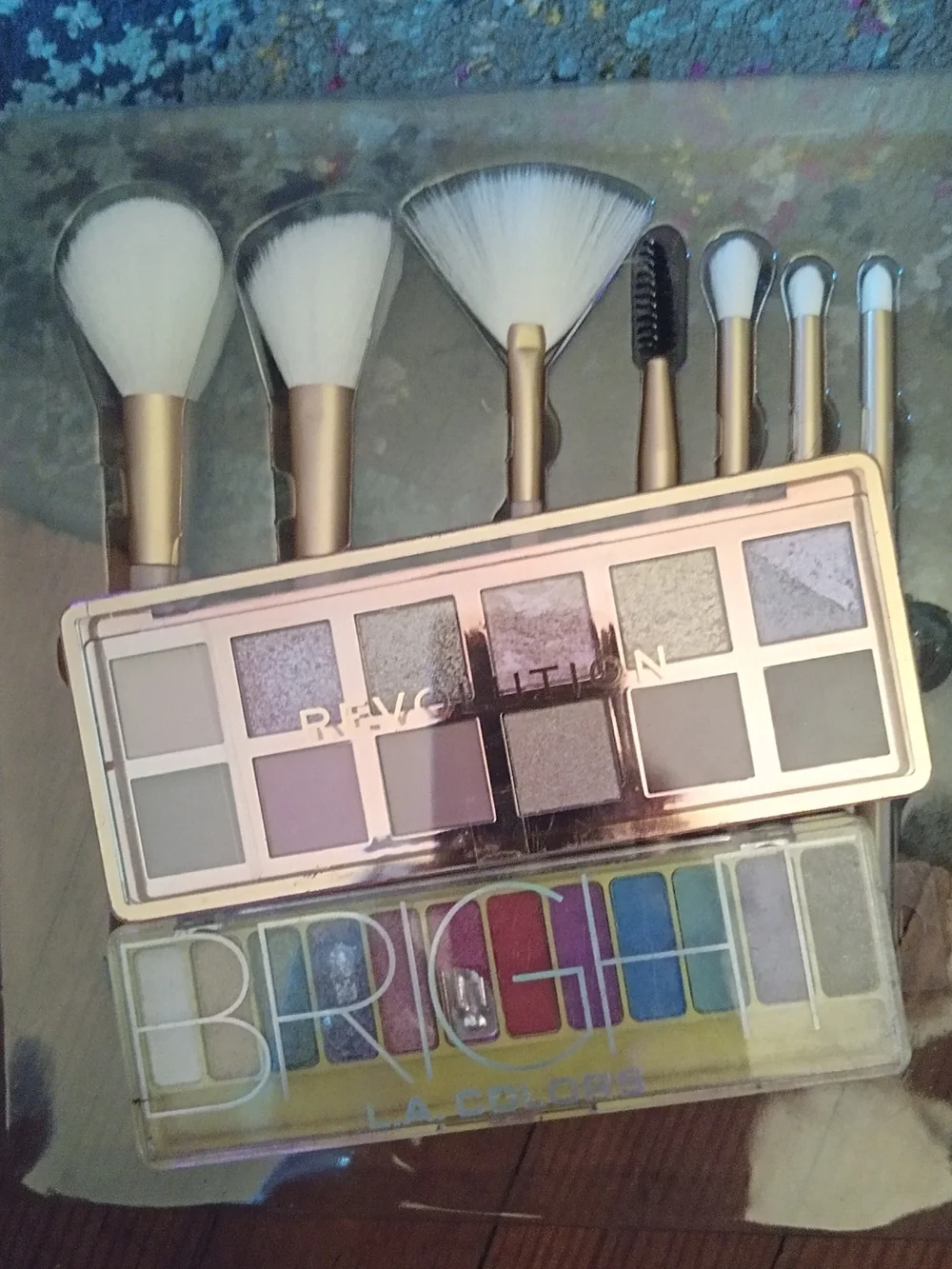 Revolution Makeup Eyeshadow Palette and Brush Set - Rose Gold & White